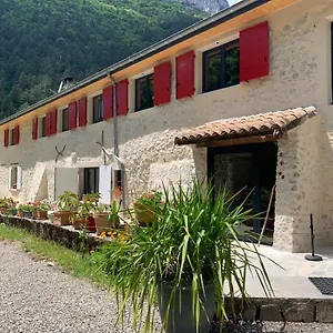  Maison d'hôtes La Bergerie à Menée France